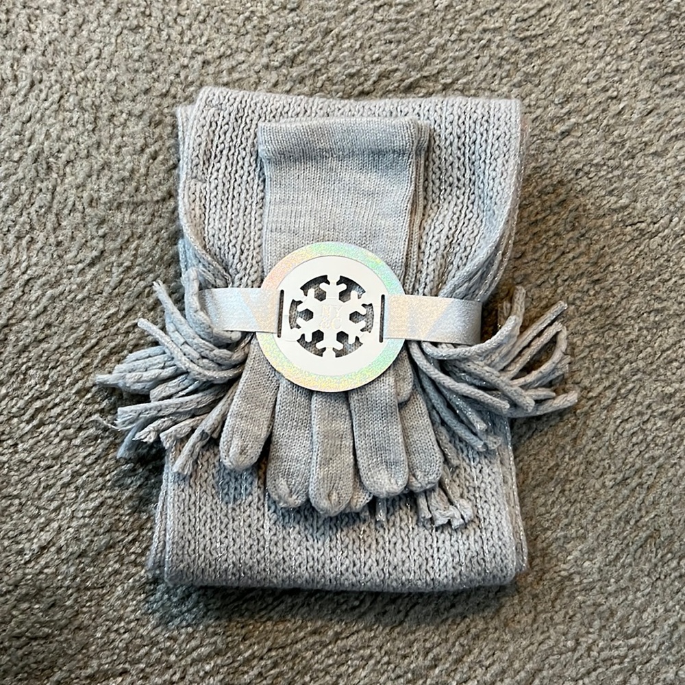 Scarf and mittens set. New, never worn.